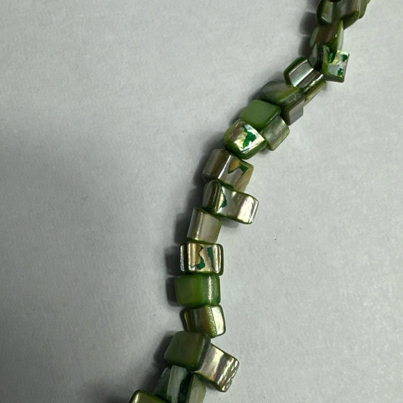 Vintage Mother Of Pearl Green Shell Square Beaded  Iridescent Necklace - Picture 4 of 7